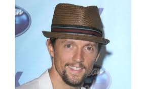 Jason Mraz waiting for gay marriage