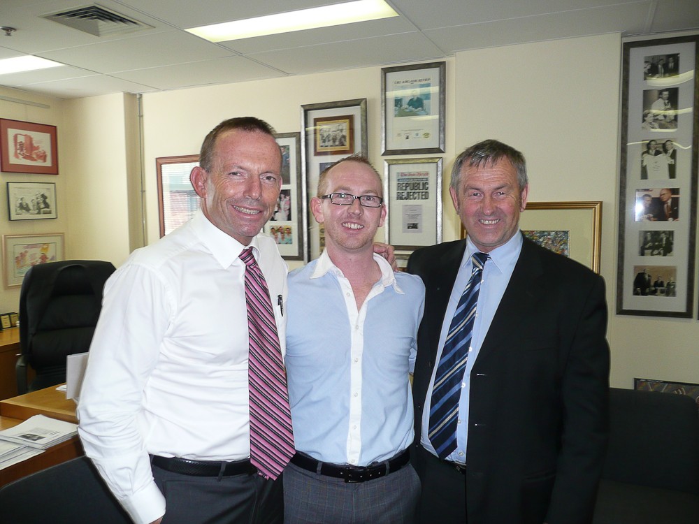 Abbott presented with 2500 letters demanding marriage equality