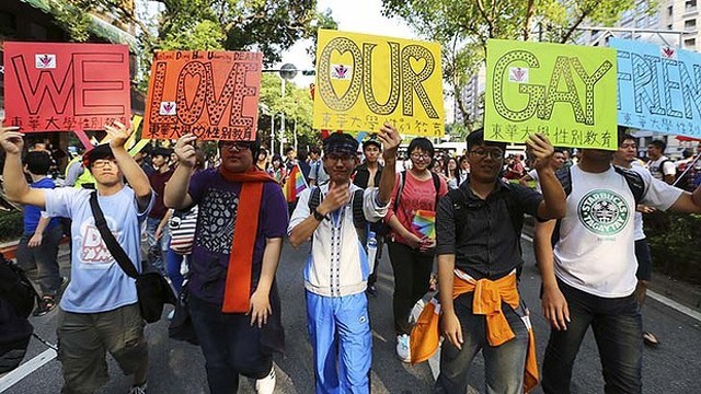 Thousands March in Taiwan For Same-Sex Marriage