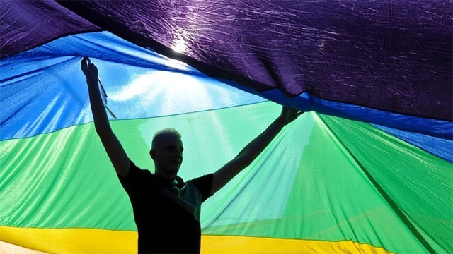 Canberrans turn out for marriage equality rally