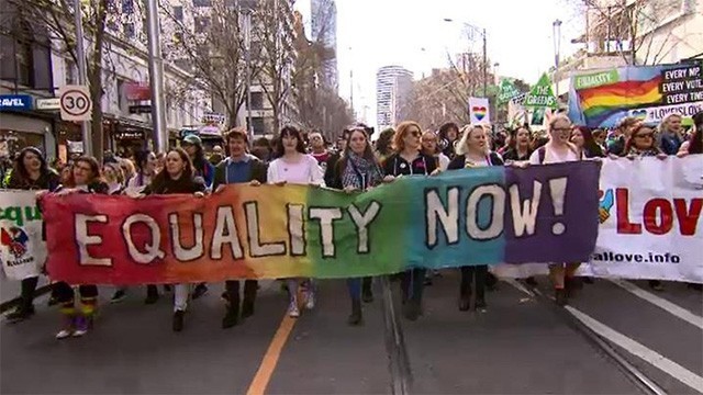‘We want marriage equality now’: Shorten and Bandt slam Abbott’s inaction at Melbourne marriage equality rally